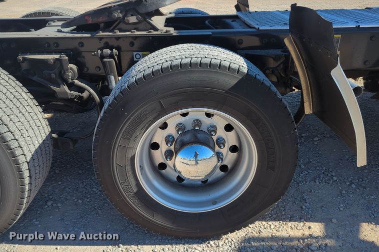 image for item OL9139 2019 Kenworth T680  semi truck