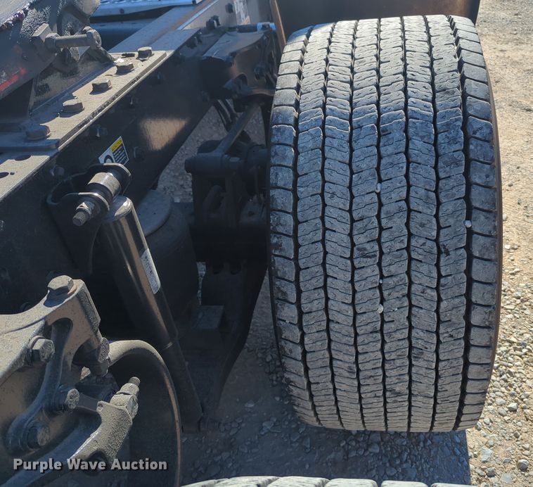 image for item OL9139 2019 Kenworth T680  semi truck