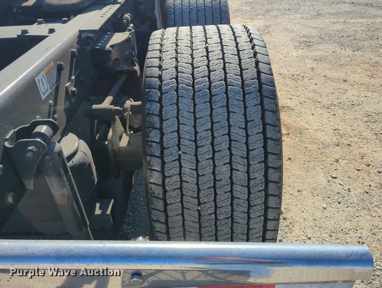 image for item OL9139 2019 Kenworth T680  semi truck