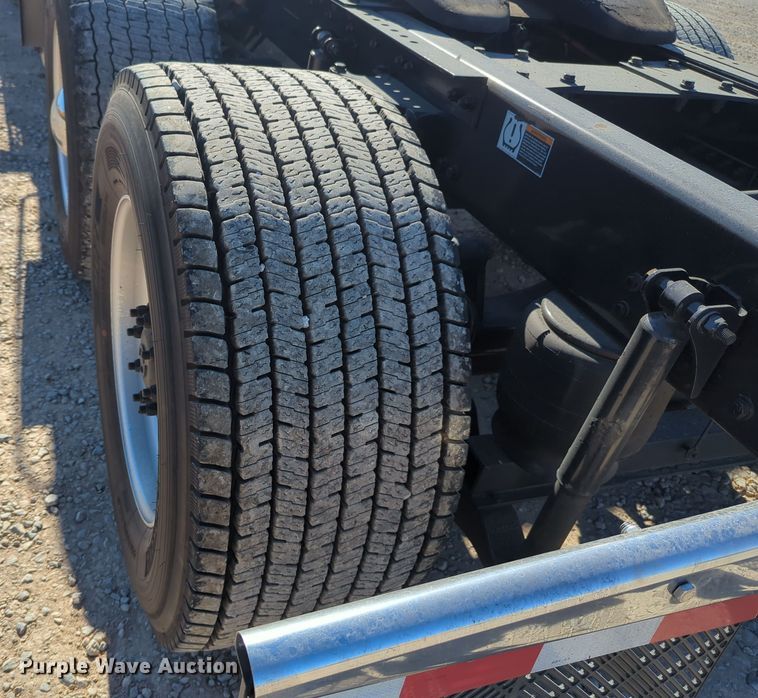 image for item OL9139 2019 Kenworth T680  semi truck