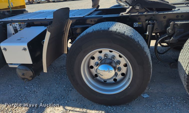 image for item OL9139 2019 Kenworth T680  semi truck