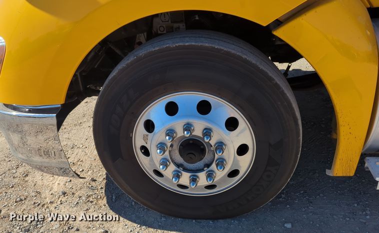 image for item OL9139 2019 Kenworth T680  semi truck