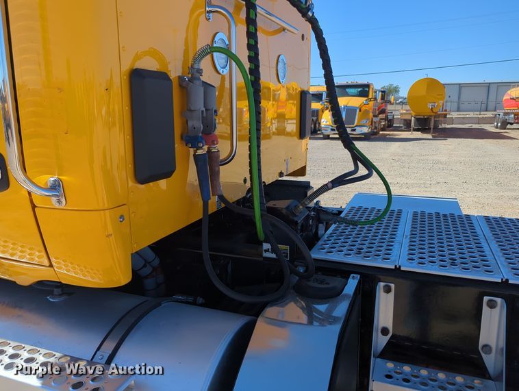 image for item OL9141 2019 Kenworth T680  semi truck