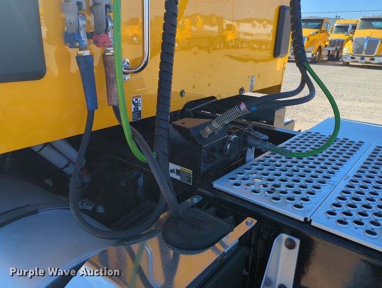 image for item OL9141 2019 Kenworth T680  semi truck