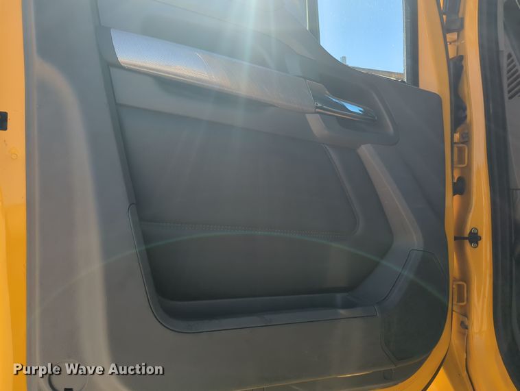 image for item OL9141 2019 Kenworth T680  semi truck