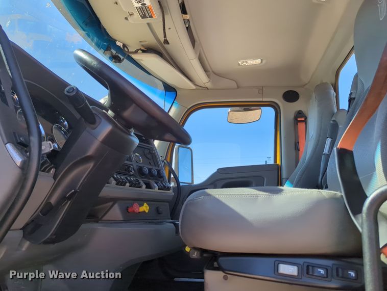 image for item OL9141 2019 Kenworth T680  semi truck