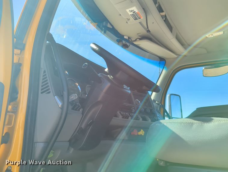 image for item OL9141 2019 Kenworth T680  semi truck