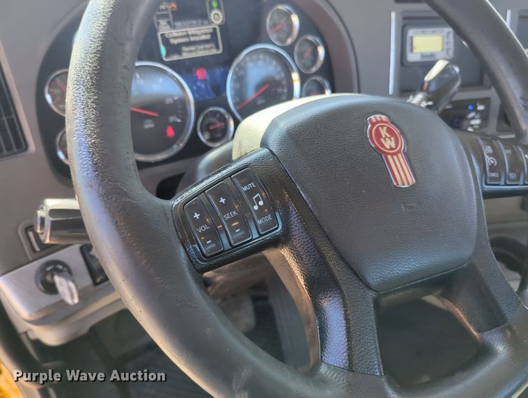 image for item OL9141 2019 Kenworth T680  semi truck