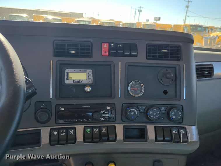 image for item OL9141 2019 Kenworth T680  semi truck