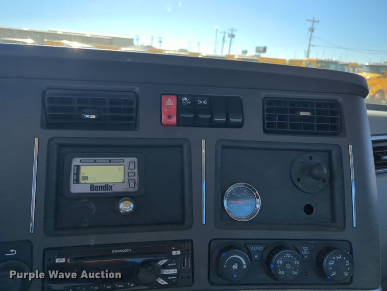 image for item OL9141 2019 Kenworth T680  semi truck