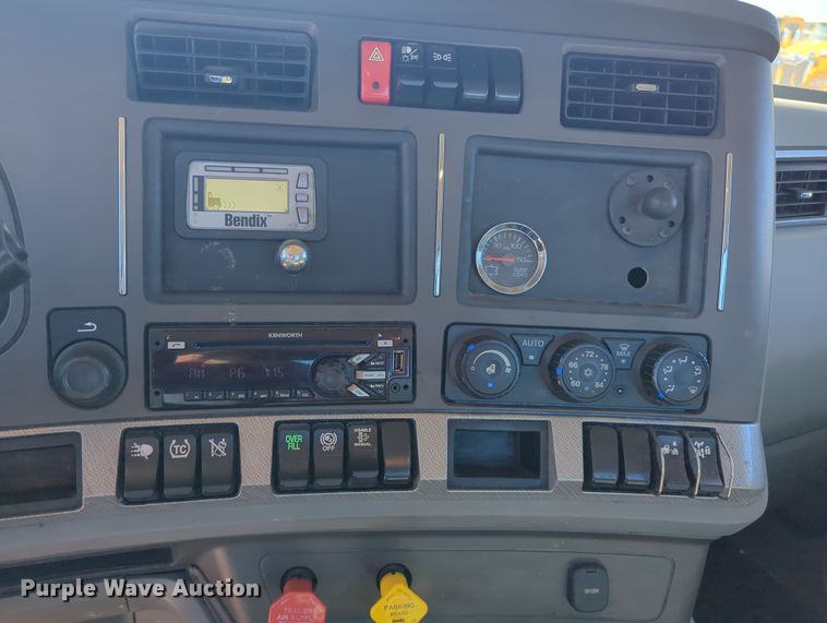 image for item OL9141 2019 Kenworth T680  semi truck