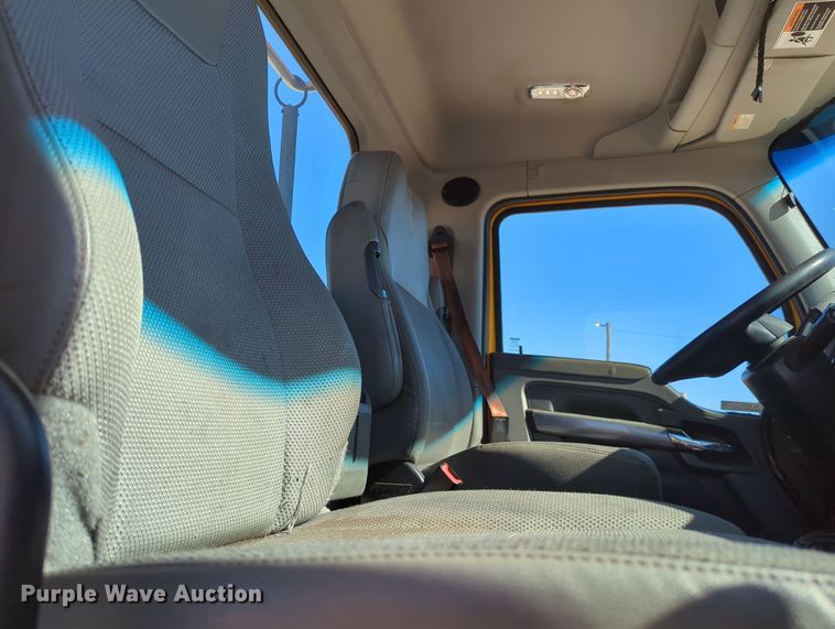 image for item OL9141 2019 Kenworth T680  semi truck