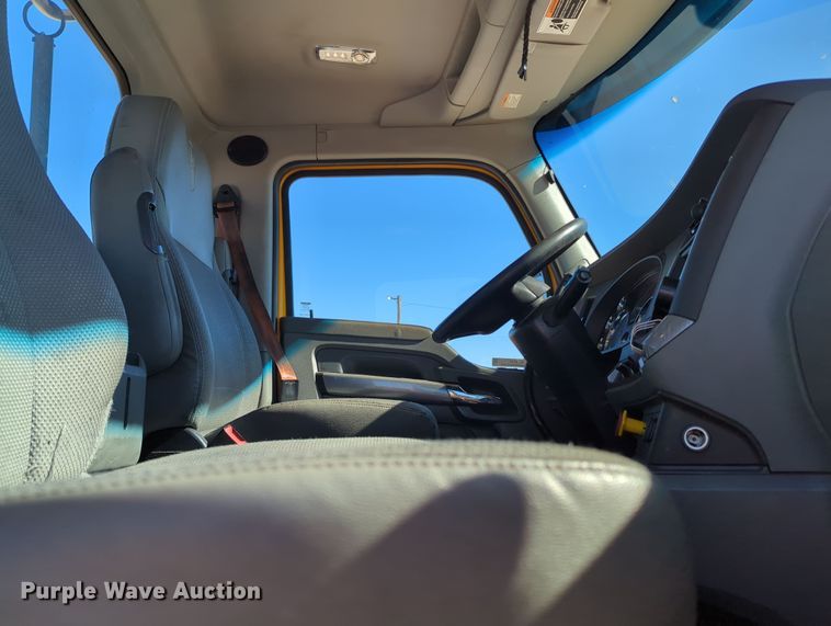 image for item OL9141 2019 Kenworth T680  semi truck