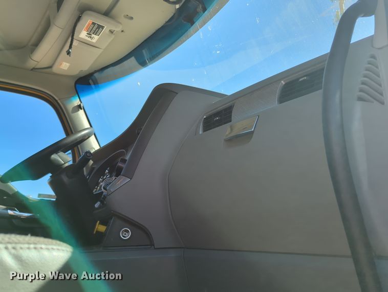 image for item OL9141 2019 Kenworth T680  semi truck