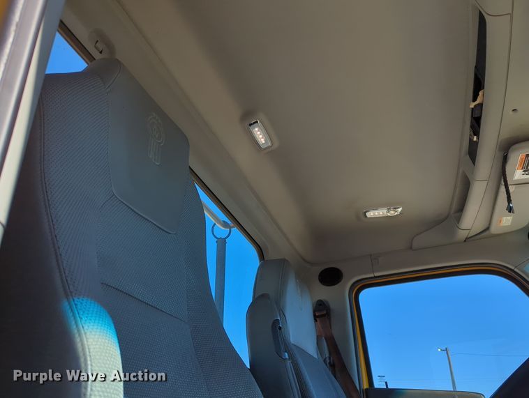 image for item OL9141 2019 Kenworth T680  semi truck