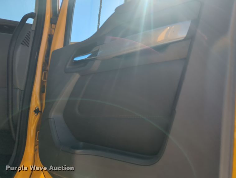 image for item OL9141 2019 Kenworth T680  semi truck