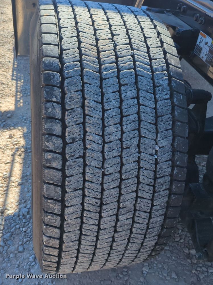 image for item OL9141 2019 Kenworth T680  semi truck