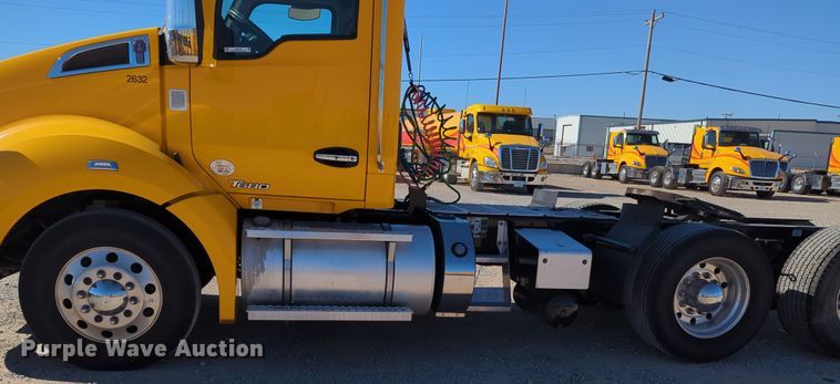 image for item OL9142 2019 Kenworth T680  semi truck