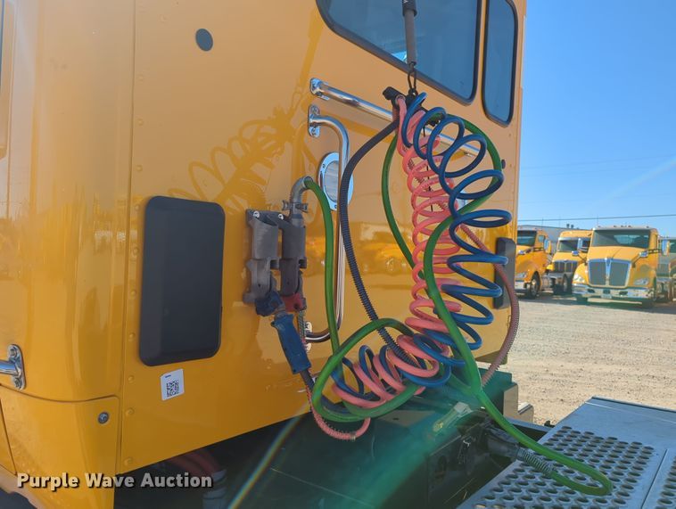 image for item OL9142 2019 Kenworth T680  semi truck