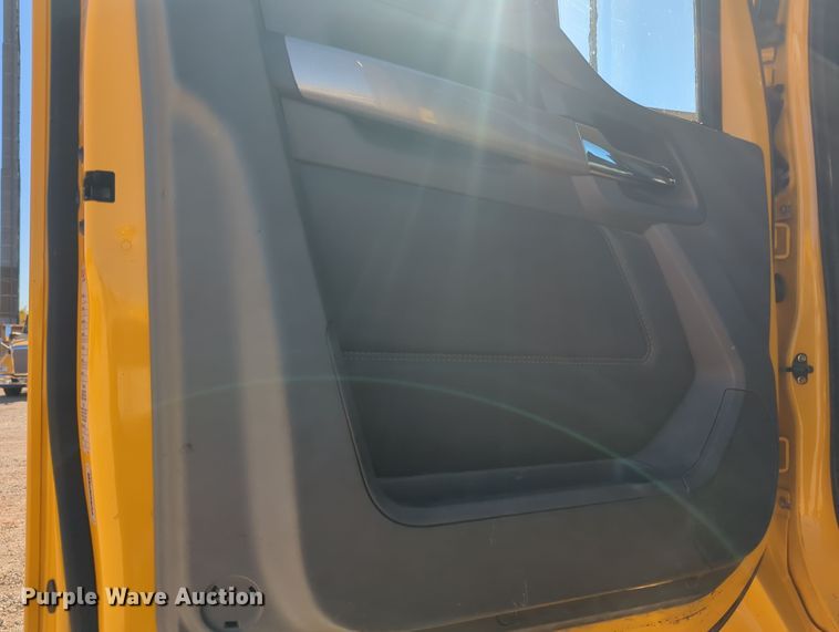 image for item OL9142 2019 Kenworth T680  semi truck