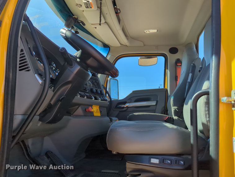 image for item OL9142 2019 Kenworth T680  semi truck