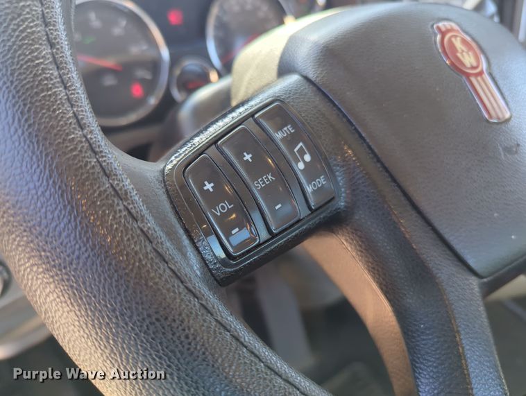 image for item OL9142 2019 Kenworth T680  semi truck