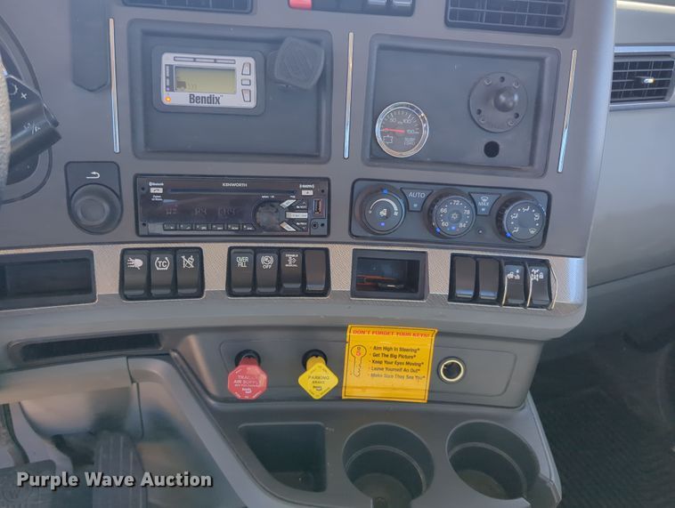 image for item OL9142 2019 Kenworth T680  semi truck