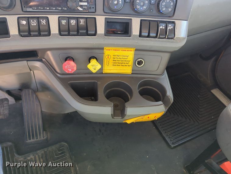 image for item OL9142 2019 Kenworth T680  semi truck