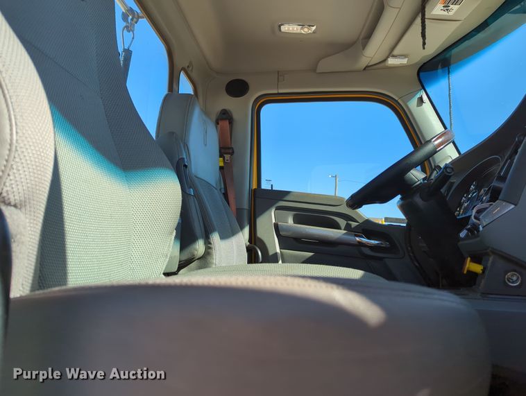 image for item OL9142 2019 Kenworth T680  semi truck