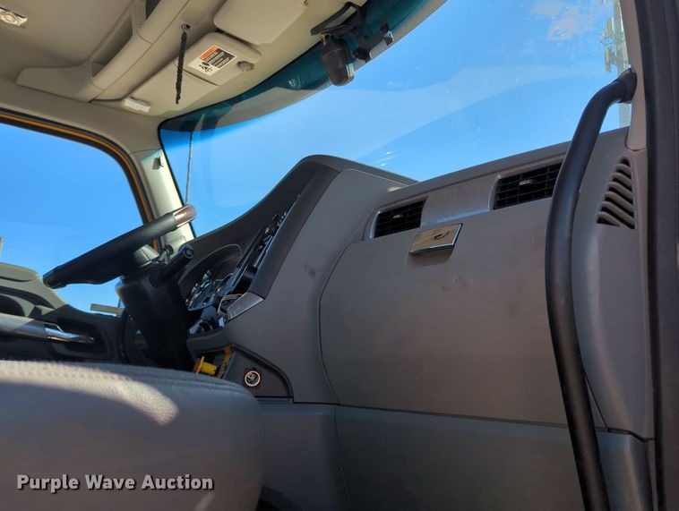 image for item OL9142 2019 Kenworth T680  semi truck