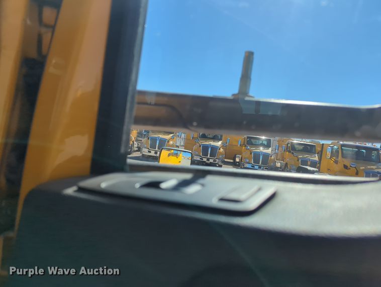 image for item OL9142 2019 Kenworth T680  semi truck