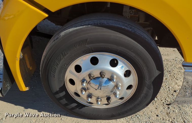 image for item OL9142 2019 Kenworth T680  semi truck