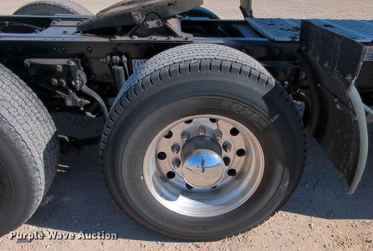 image for item OL9142 2019 Kenworth T680  semi truck