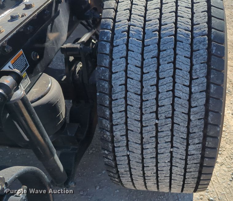 image for item OL9142 2019 Kenworth T680  semi truck