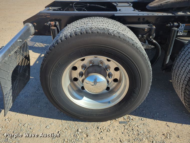 image for item OL9142 2019 Kenworth T680  semi truck