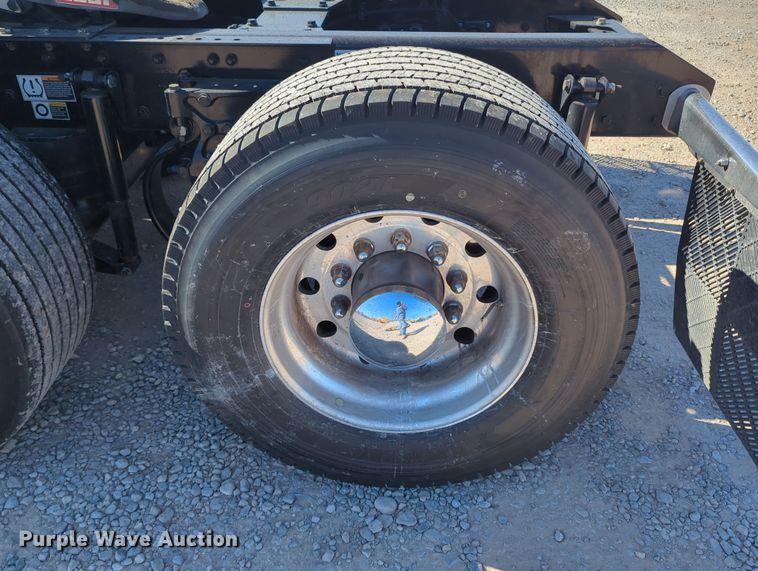 image for item OL9142 2019 Kenworth T680  semi truck