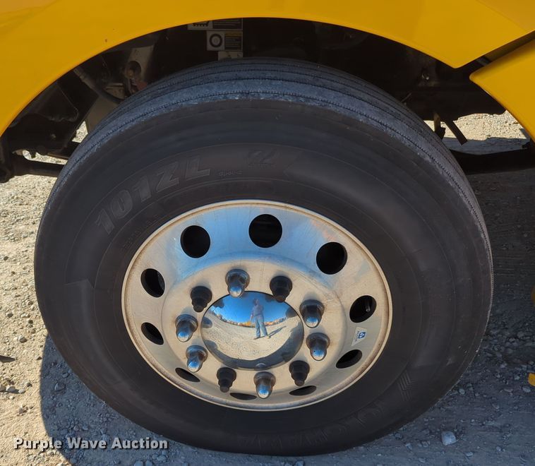 image for item OL9142 2019 Kenworth T680  semi truck