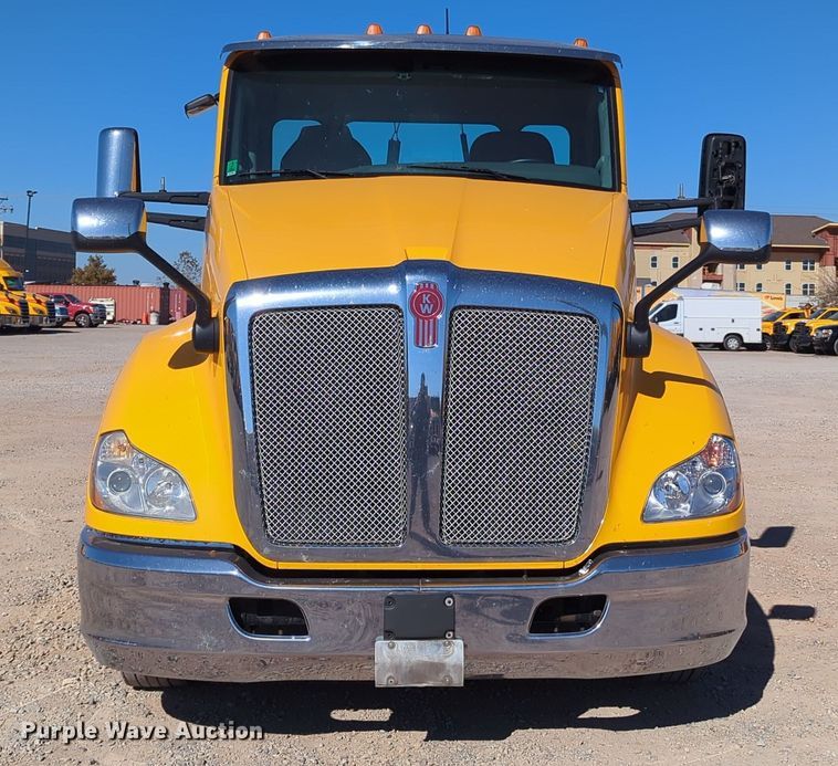 image for item OL9143 2019 Kenworth T680  semi truck