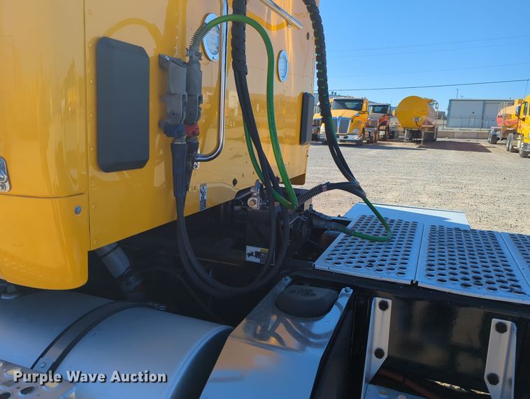 image for item OL9143 2019 Kenworth T680  semi truck