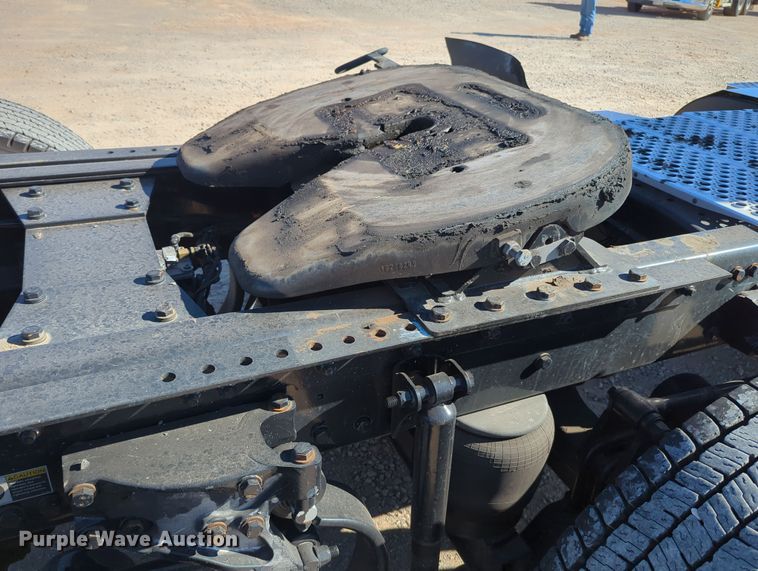 image for item OL9143 2019 Kenworth T680  semi truck