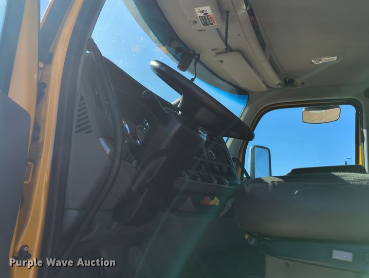 image for item OL9143 2019 Kenworth T680  semi truck