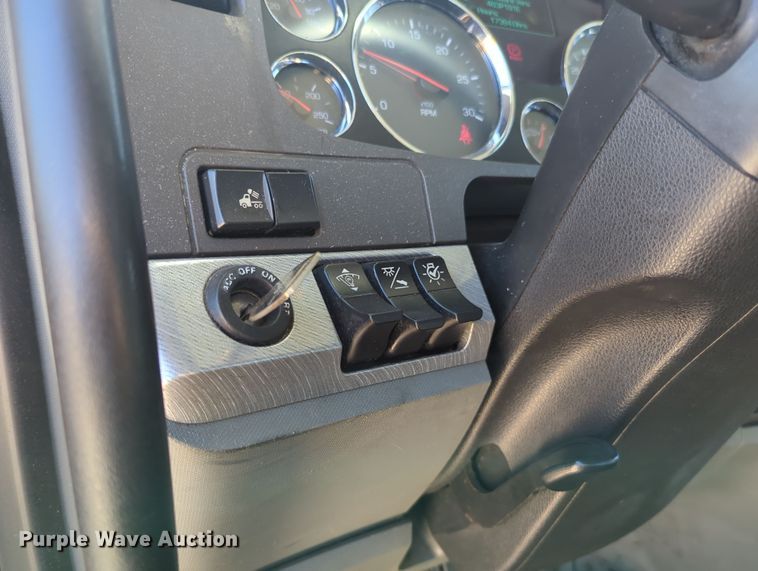 image for item OL9143 2019 Kenworth T680  semi truck