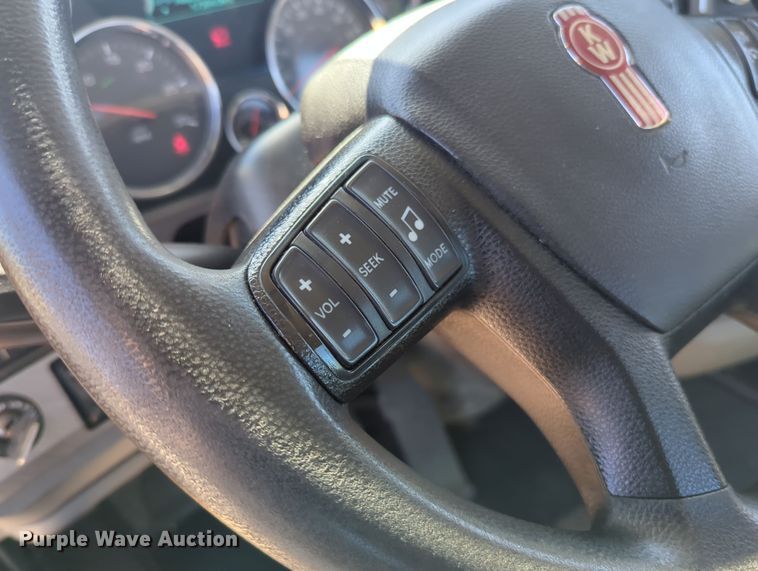 image for item OL9143 2019 Kenworth T680  semi truck