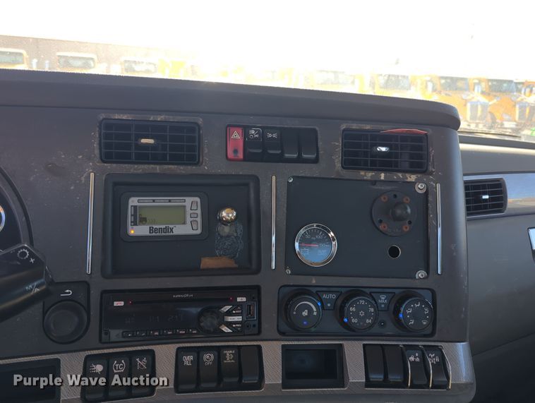 image for item OL9143 2019 Kenworth T680  semi truck