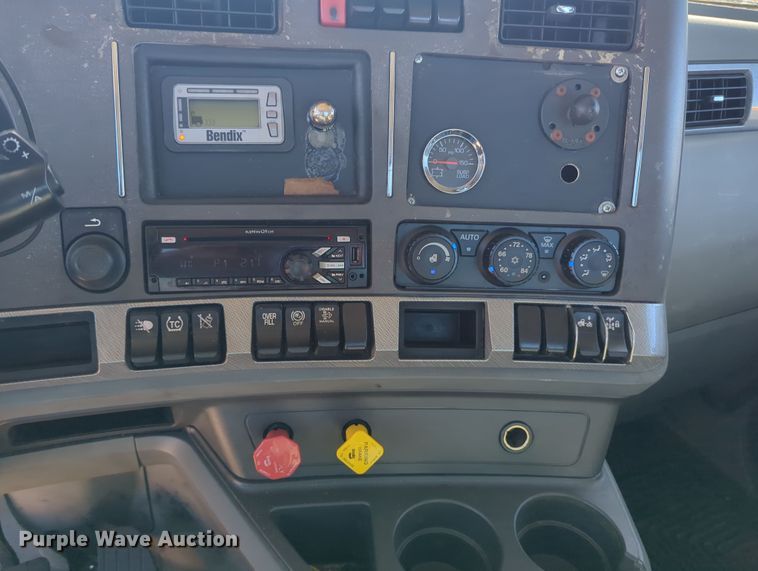 image for item OL9143 2019 Kenworth T680  semi truck