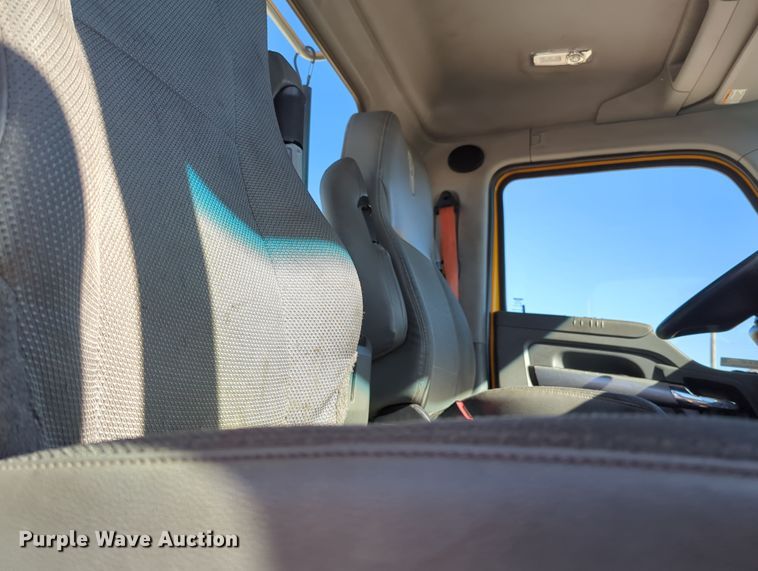 image for item OL9143 2019 Kenworth T680  semi truck