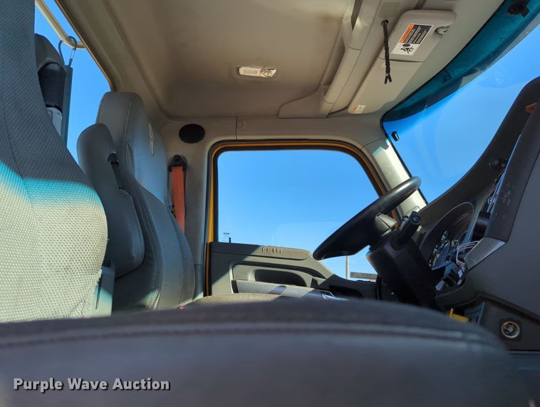 image for item OL9143 2019 Kenworth T680  semi truck