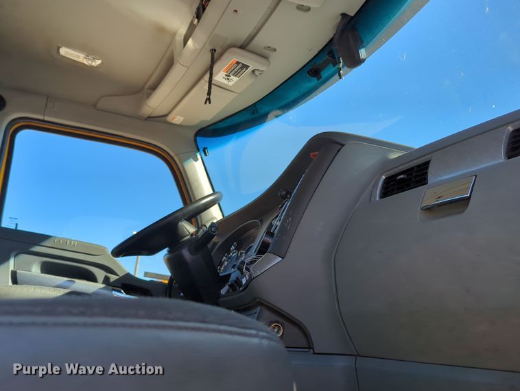 image for item OL9143 2019 Kenworth T680  semi truck