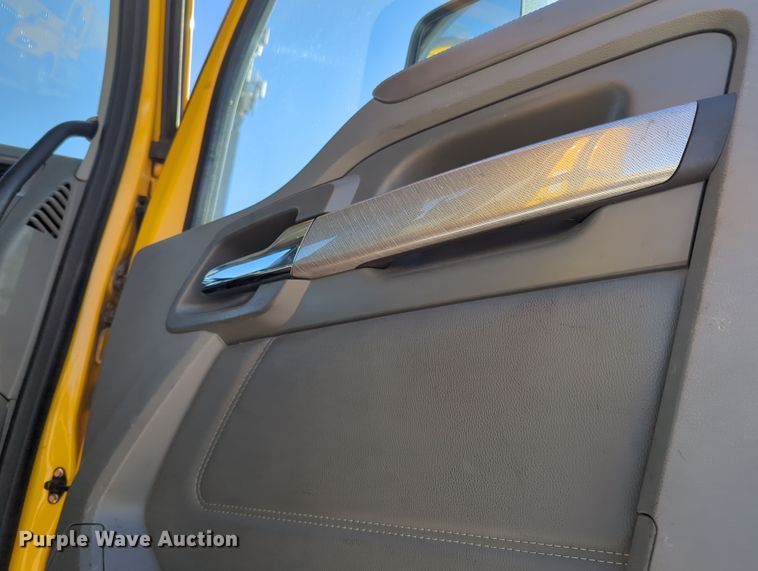 image for item OL9143 2019 Kenworth T680  semi truck