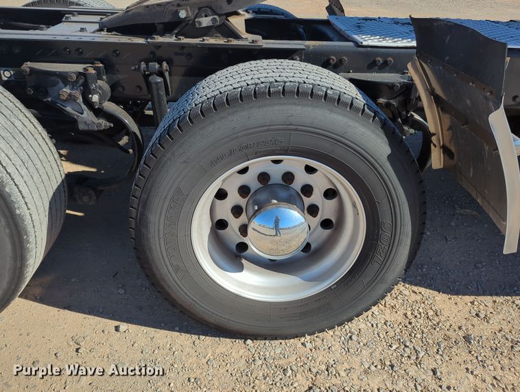 image for item OL9143 2019 Kenworth T680  semi truck